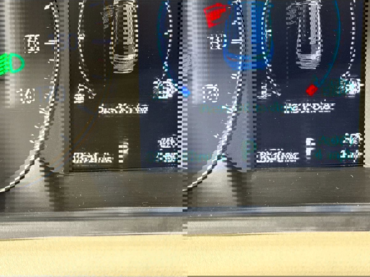 Used 2019 Land Rover Range Rover Velar S image 12