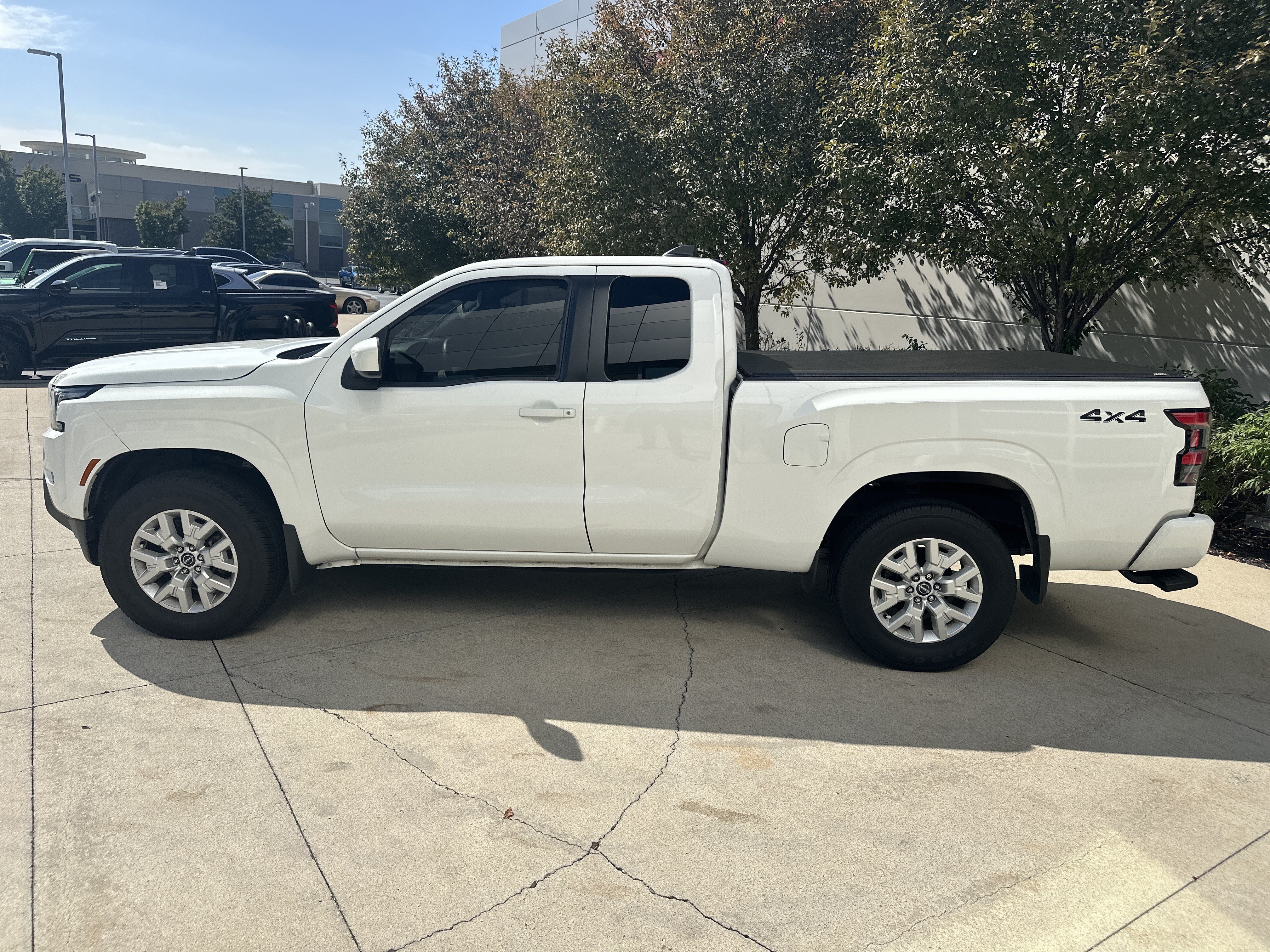 Used 2022 Nissan Frontier SV w/ Technology Package AWD/4WD image 9