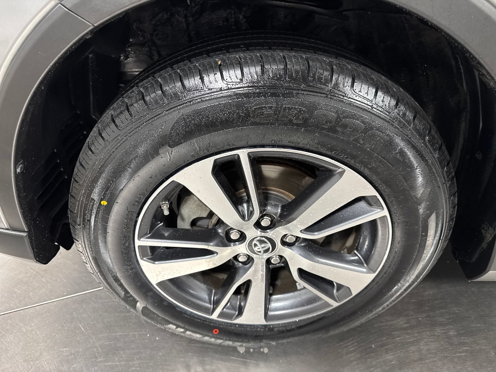 Used 2017 Toyota RAV4 XLE AWD/4WD image 2