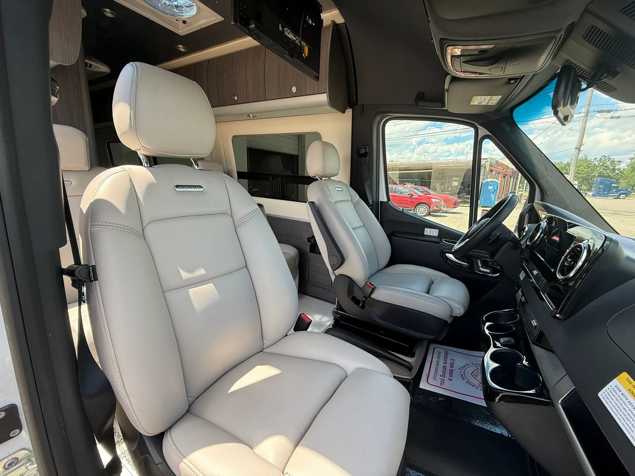 Used 2022 Mercedes-Benz Sprinter 3500 w/ Parking Package image 28