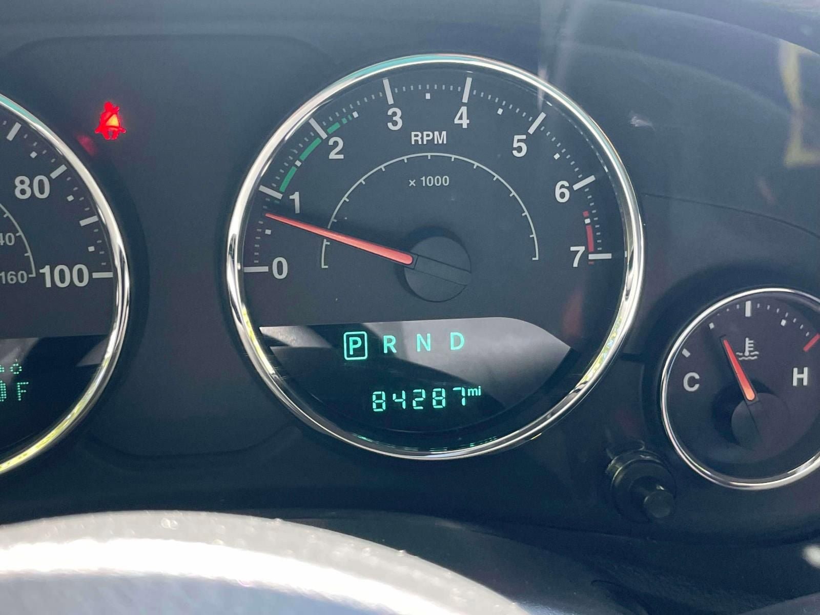 Used 2015 Jeep Wrangler Unlimited Sahara w/ Connectivity Group AWD/4WD image 25