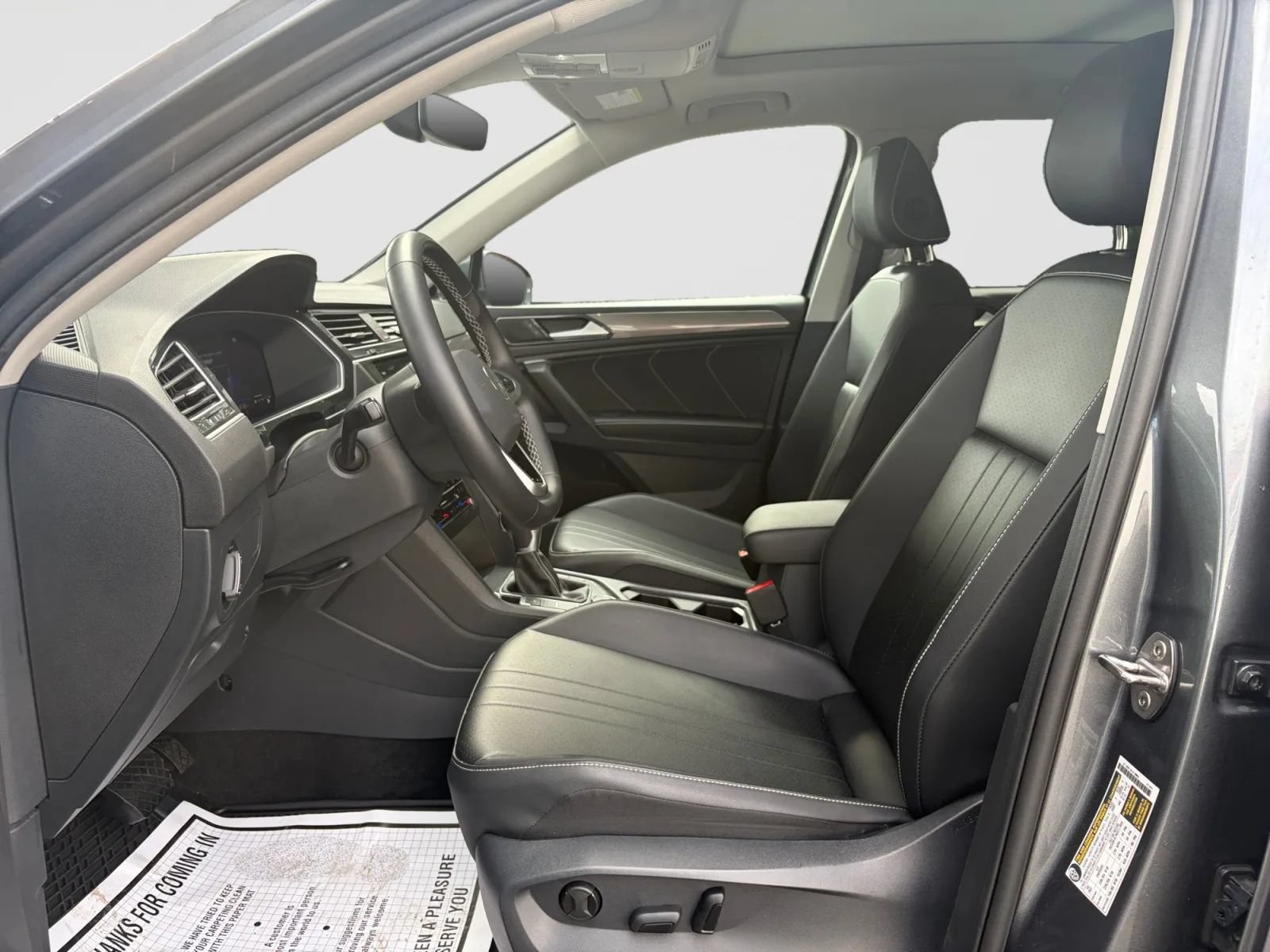 Used 2024 Volkswagen Tiguan SE w/ Panoramic Sunroof Package AWD/4WD image 12