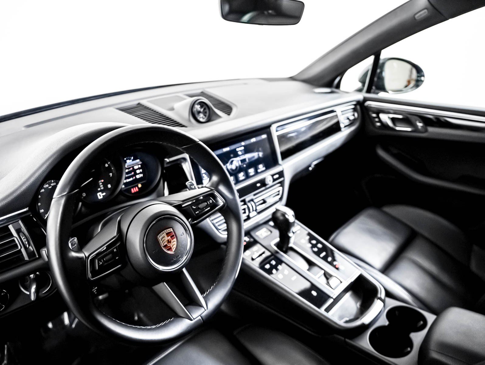 Certified 2024 Porsche Macan w/ Premium Plus Package AWD/4WD image 4