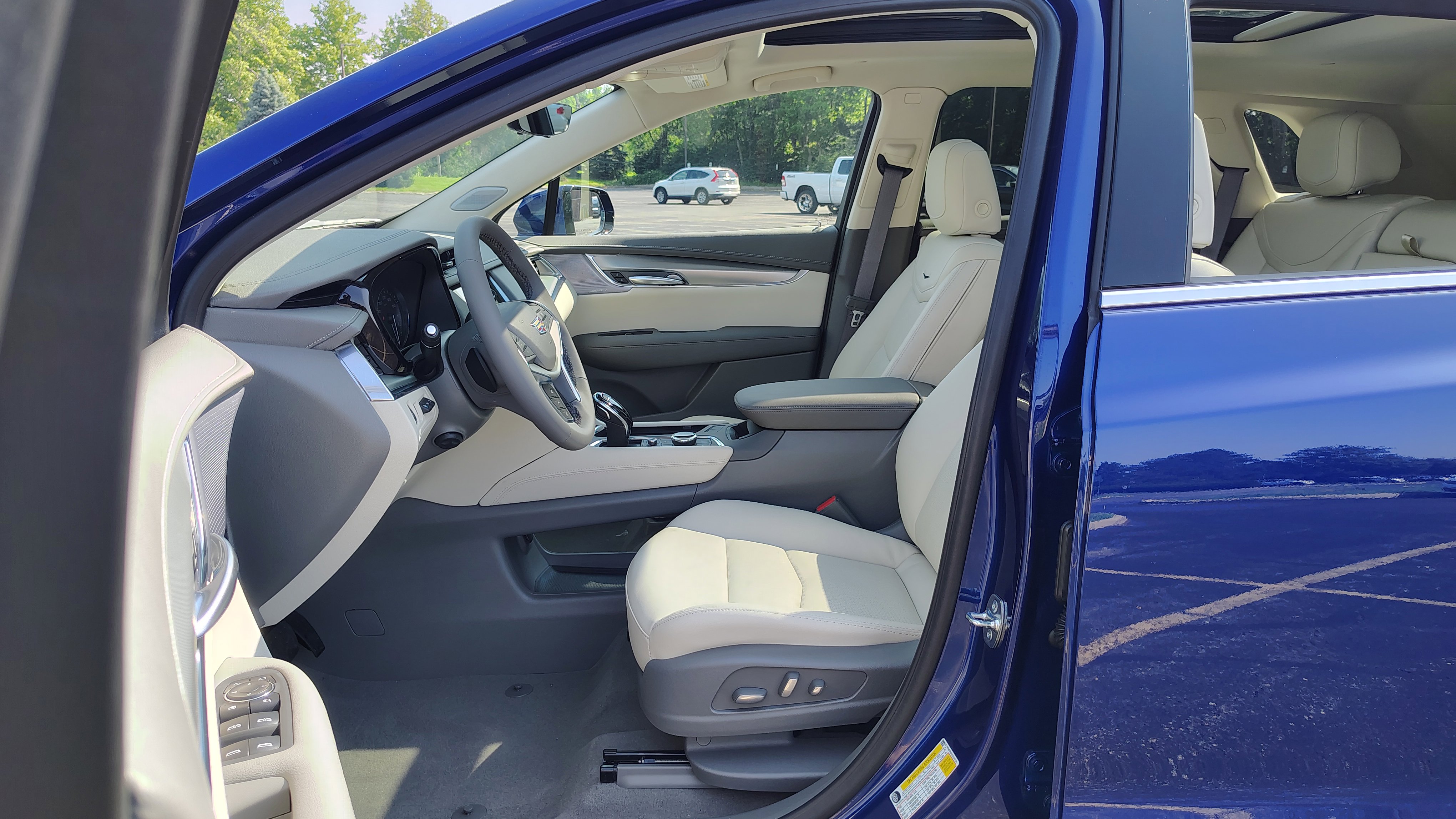 New 2025 Cadillac XT5 Premium Luxury w/ Technology Package image 9