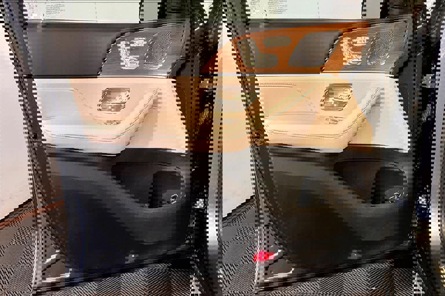 Used 2023 Mercedes-Benz GLS 450 4MATIC image 22