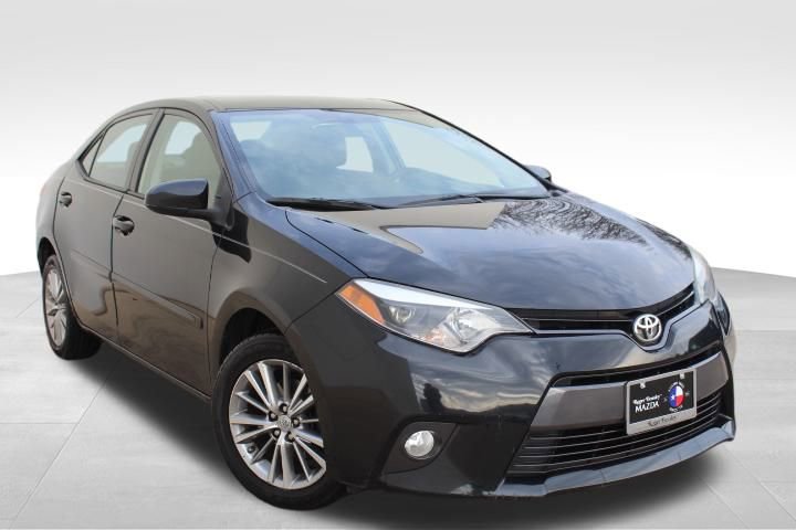 Used 2015 Toyota Corolla LE image 3