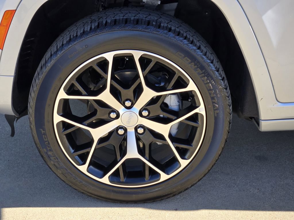 Used 2025 Jeep Grand Cherokee Summit image 11