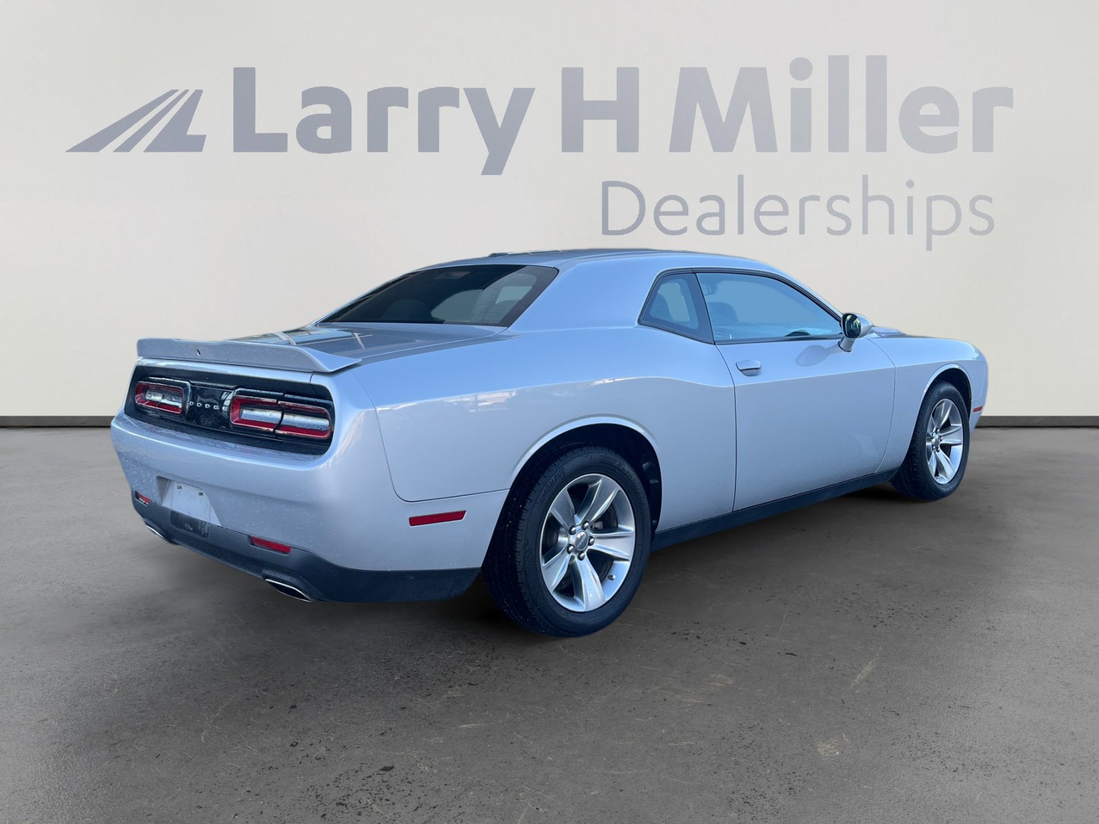 Used 2022 Dodge Challenger SXT image 5