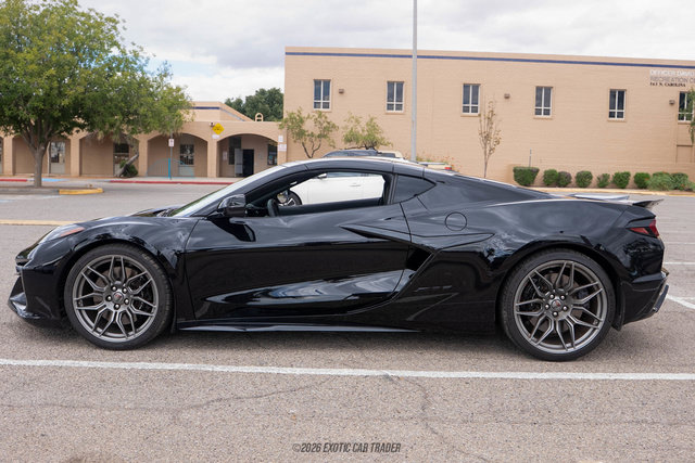 Used 2024 Chevrolet Corvette Z06 RWD image 2