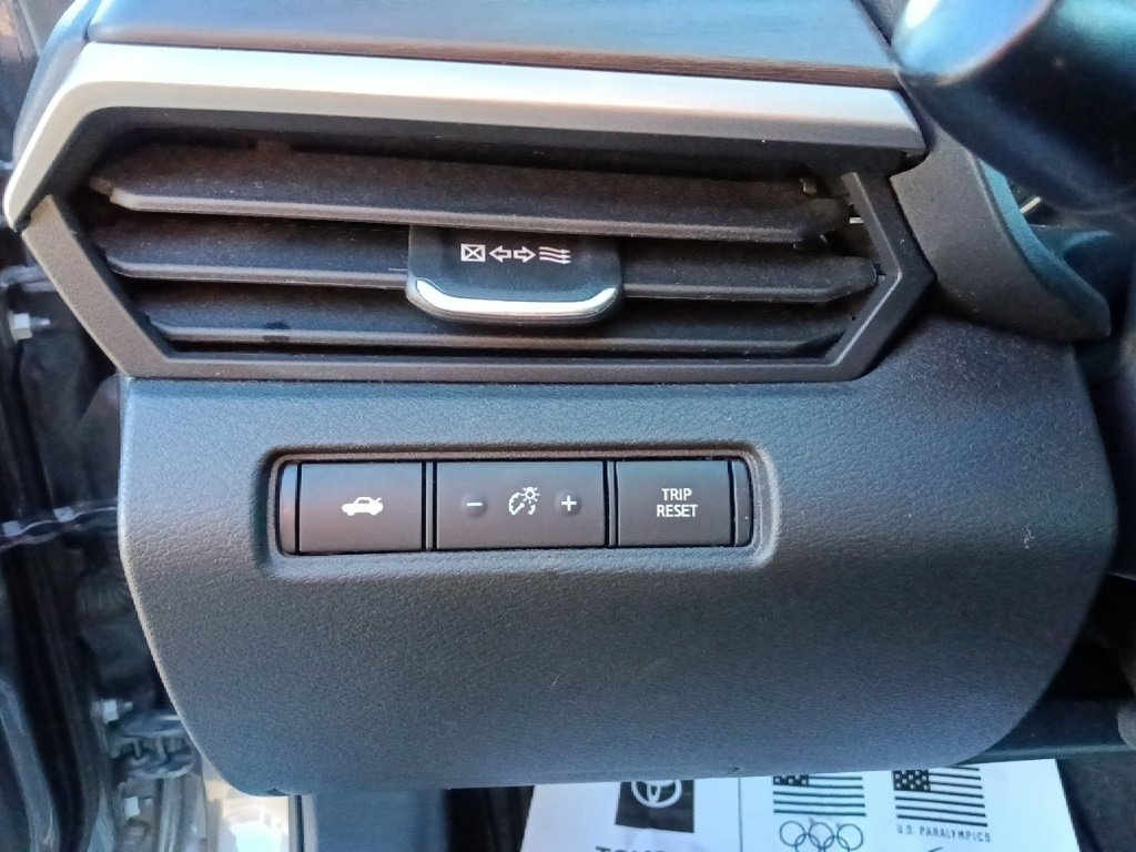 Used 2024 Nissan Altima 2.5 SV image 16