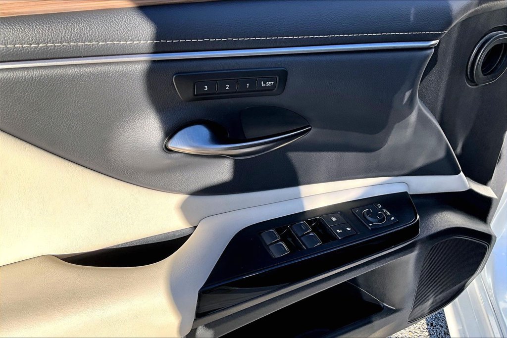 Used 2024 Lexus ES 350 w/ Premium Package FWD image 48