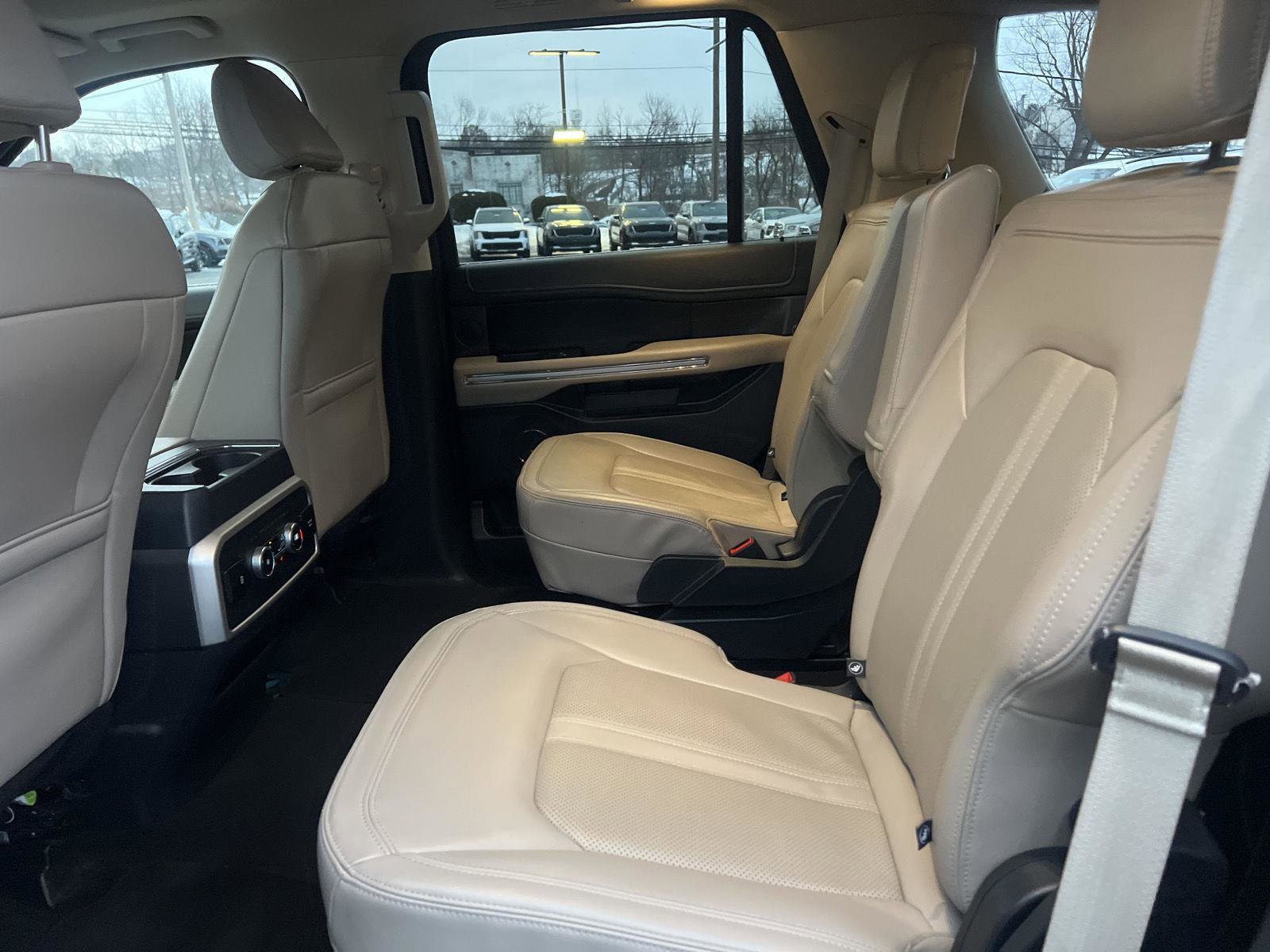Used 2023 Ford Expedition Limited image 16