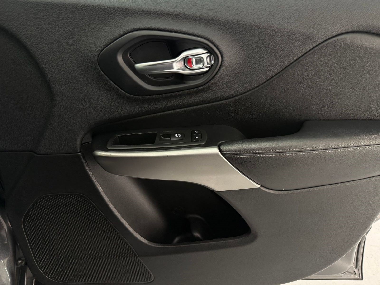 Used 2019 Jeep Cherokee High Altitude AWD/4WD image 23