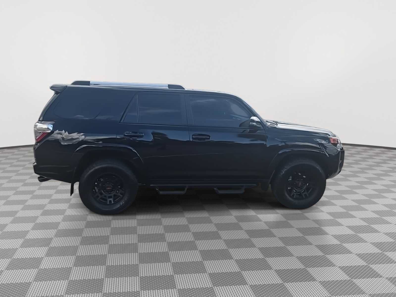Used 2021 Toyota 4Runner SR5 Premium w/ Moonroof Package RWD image 9