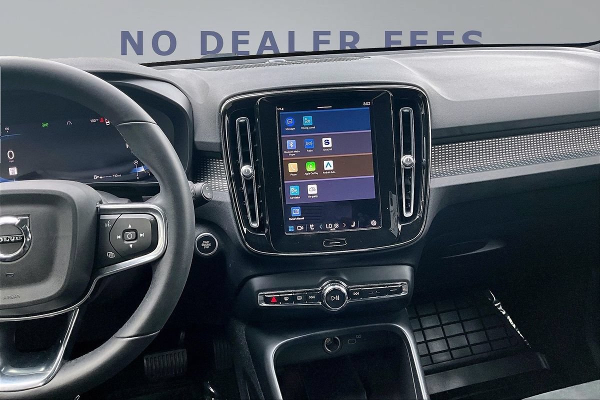 Used 2023 Volvo XC40 B4 Ultimate w/ Protection Package Premier FWD image 9