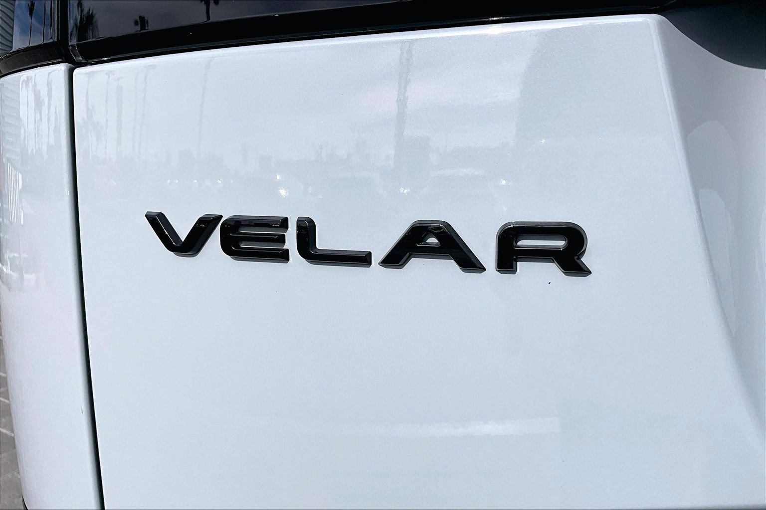 Certified 2025 Land Rover Range Rover Velar Dynamic SE image 8