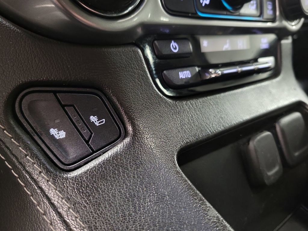 Used 2020 Chevrolet Suburban LT image 16
