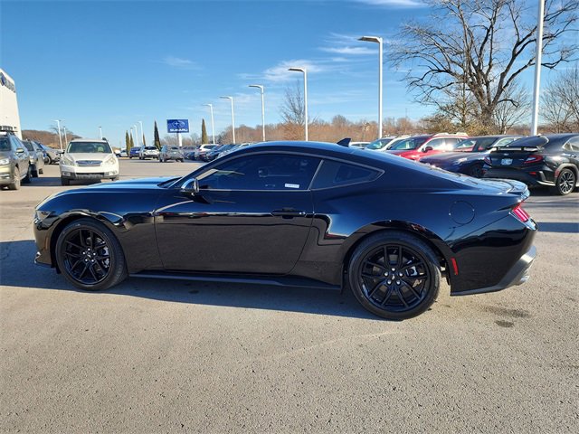 Used 2025 Ford Mustang Coupe image 5