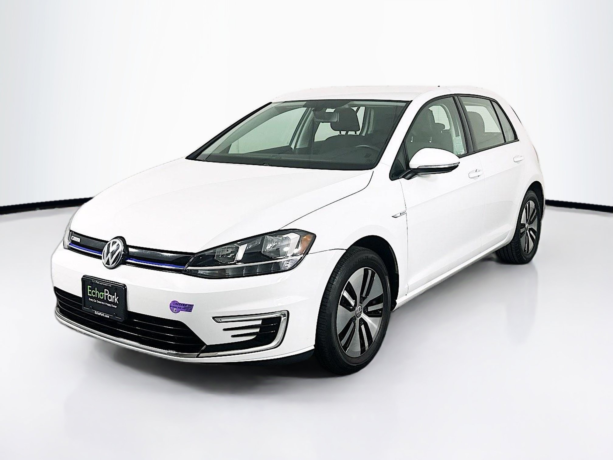Used 2019 Volkswagen e-Golf SE w/ Driver Assistance Package FWD image 3