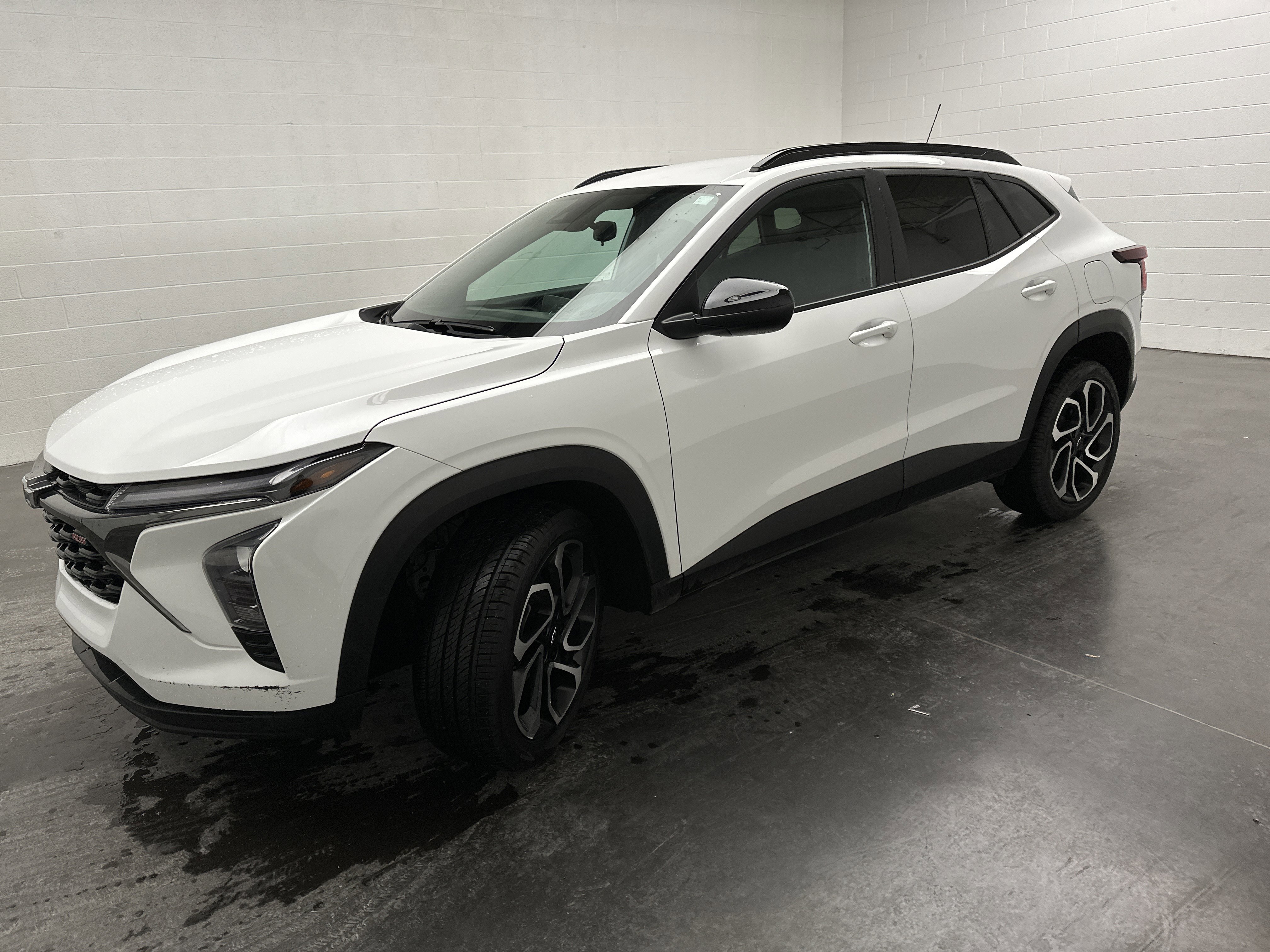 Used 2025 Chevrolet Trax RS w/ Driver Confidence Package image 4