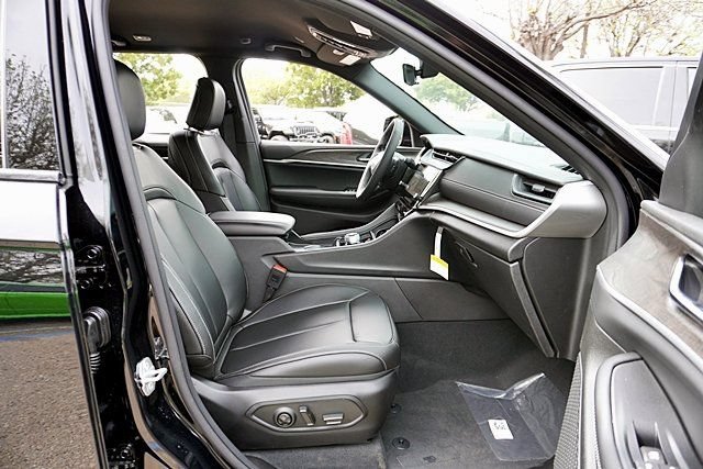 New 2026 Jeep Grand Cherokee Limited AWD/4WD image 14