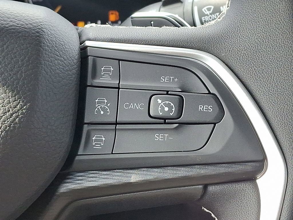 New 2025 Jeep Grand Cherokee L Laredo image 18