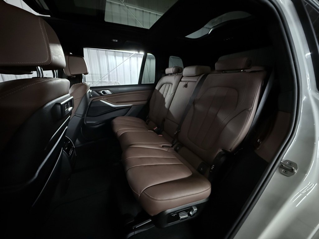 Used 2021 BMW X7 xDrive40i w/ Premium Package 2 image 22