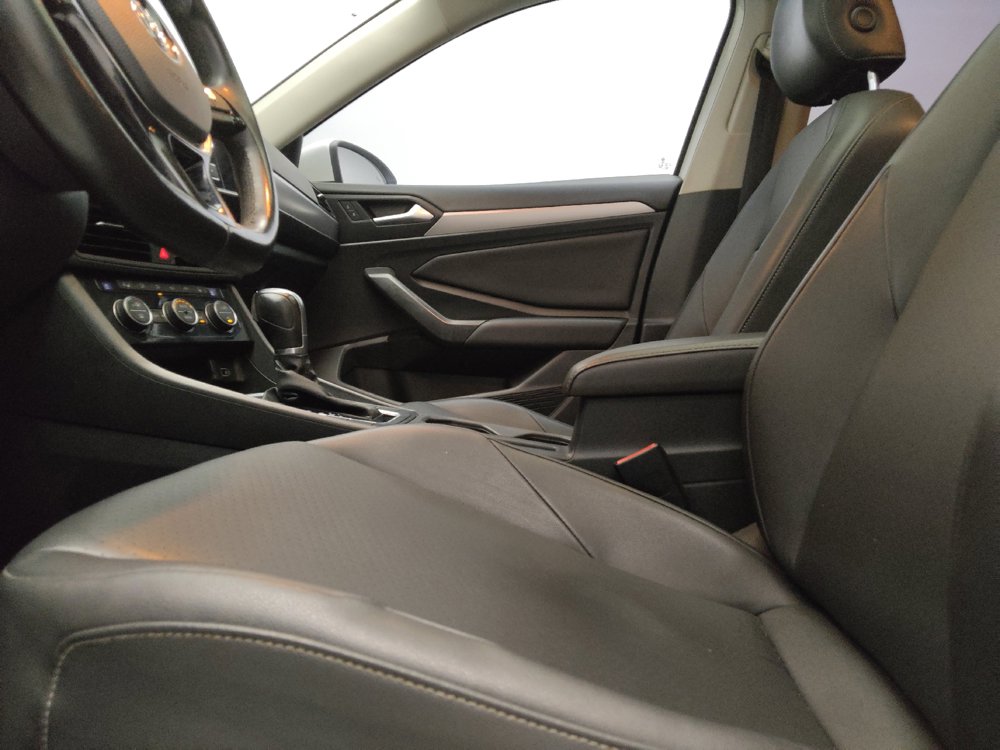Used 2019 Volkswagen Jetta SE w/ Cold Weather Package FWD image 17