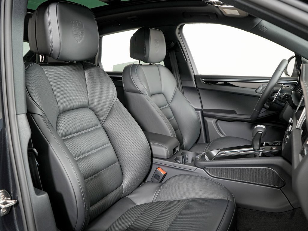 New 2026 Porsche Macan Turbo image 38