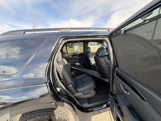 Used 2025 Honda Pilot TrailSport image 30