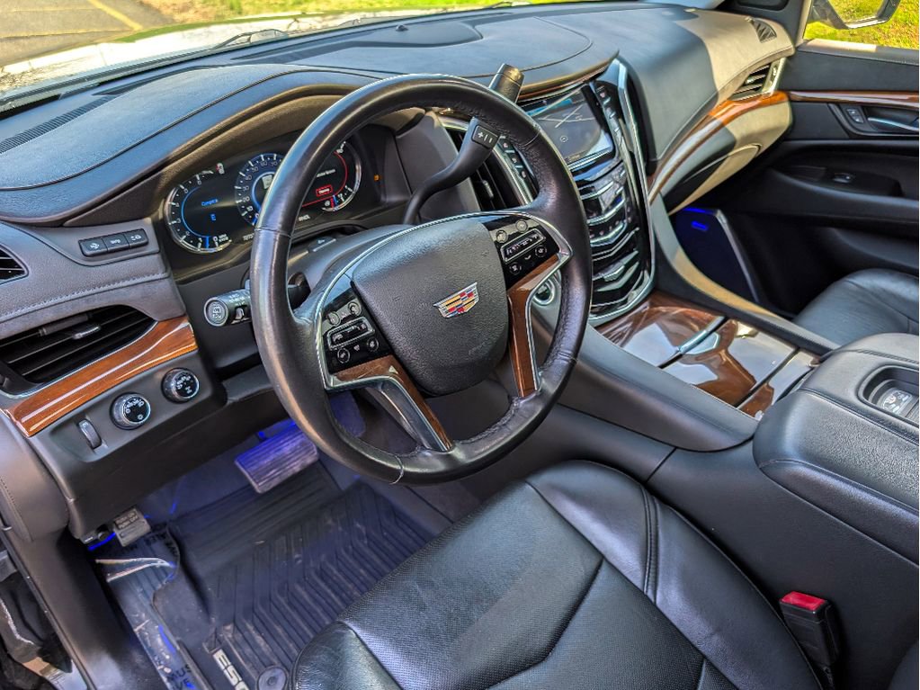 Used 2020 Cadillac Escalade ESV Luxury image 17