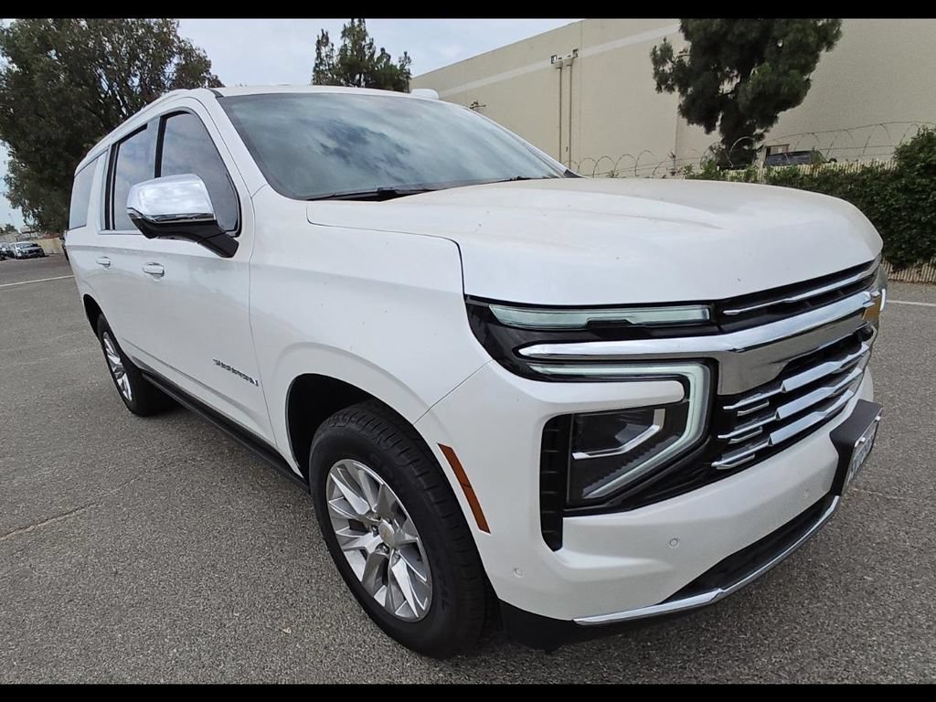 Used 2025 Chevrolet Suburban Premier AWD/4WD image 6