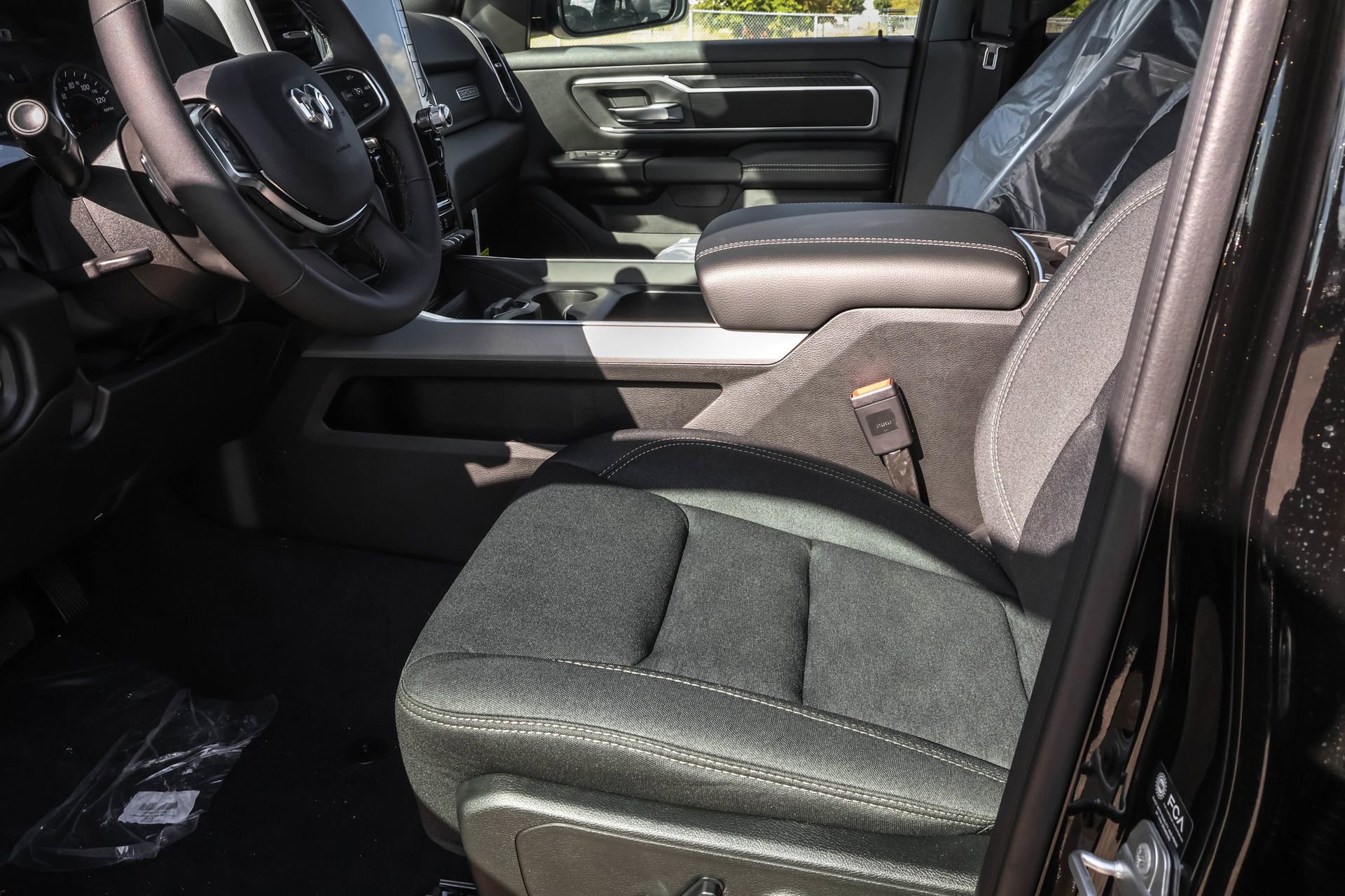 New 2026 RAM 1500 4x4 Crew Cab image 4