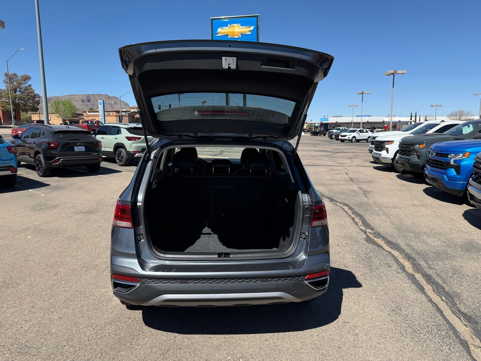 Used 2022 Volkswagen Taos SE w/ Panoramic Sunroof Package image 37