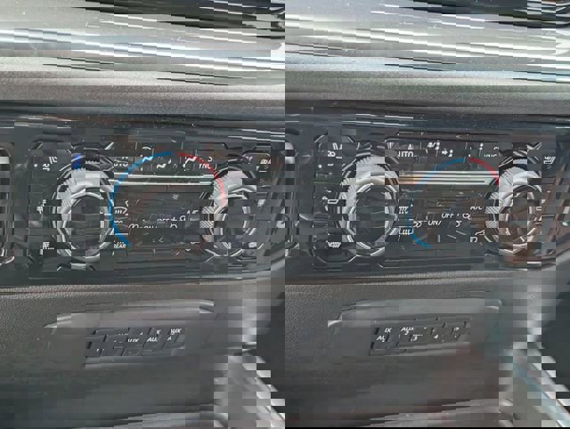 Used 2024 Chevrolet Silverado 2500 High Country w/ Technology Package image 16