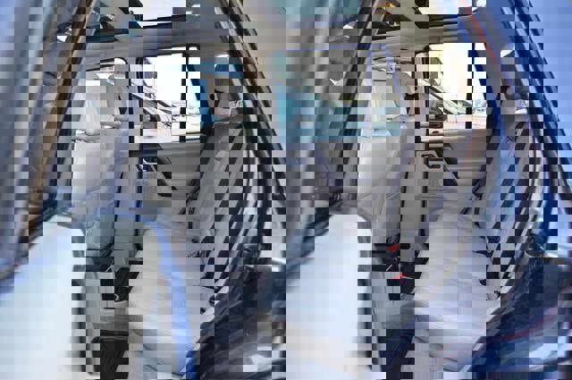 Used 2013 Land Rover LR2 HSE image 13