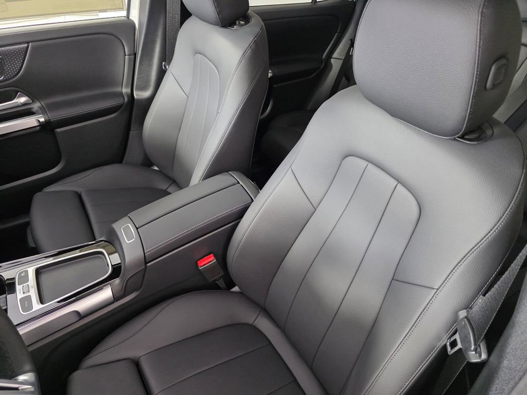 New 2026 Mercedes-Benz GLB 250 image 8