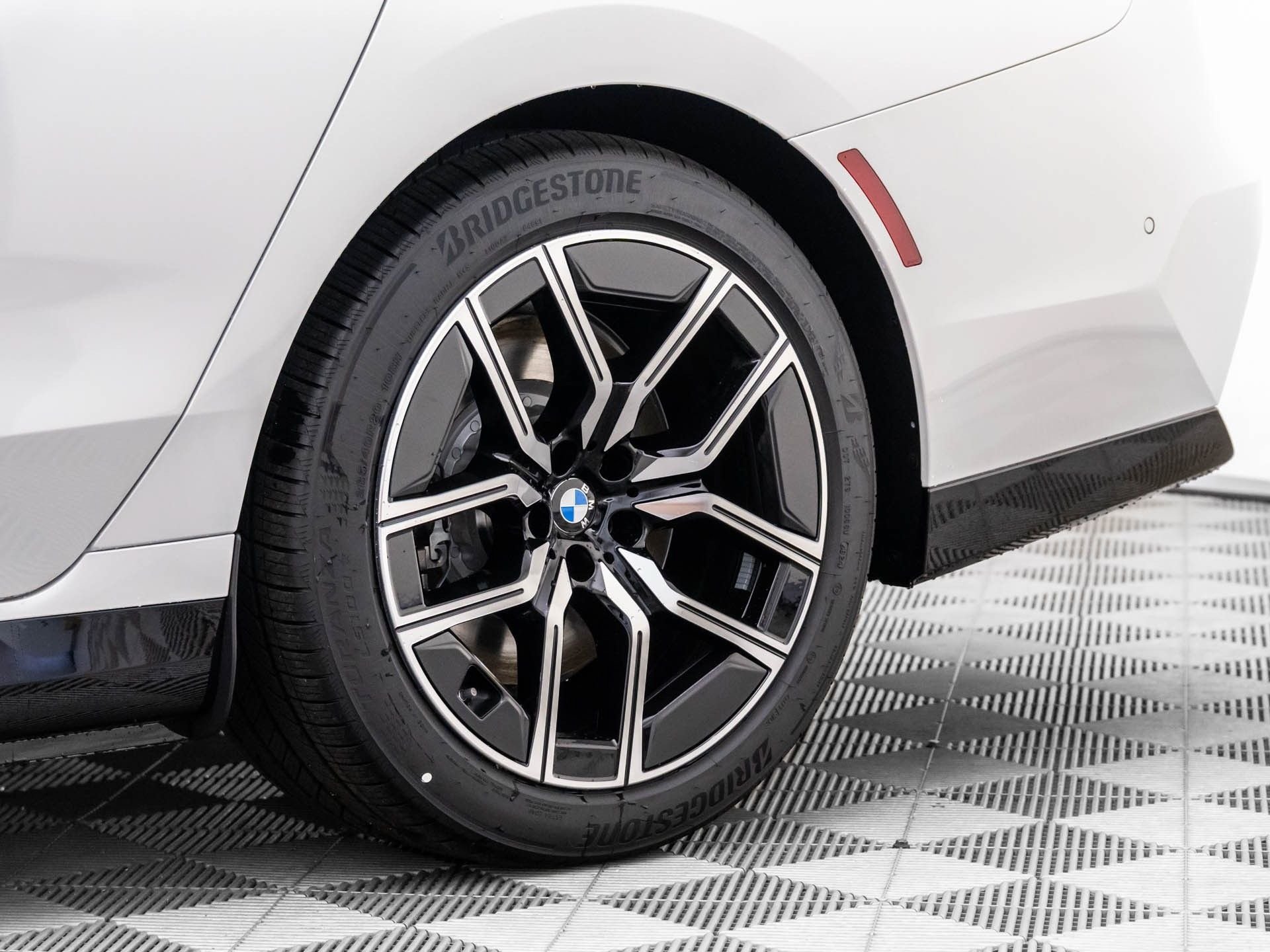 New 2025 BMW 750e xDrive AWD/4WD image 35