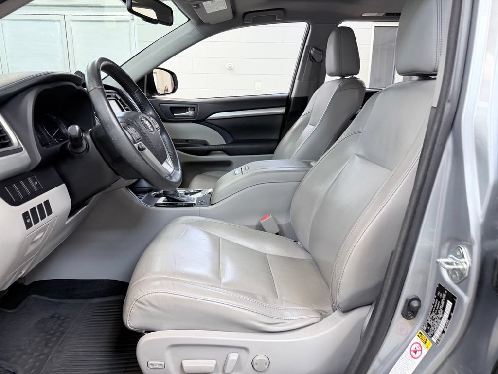 Used 2015 Toyota Highlander XLE AWD/4WD image 13