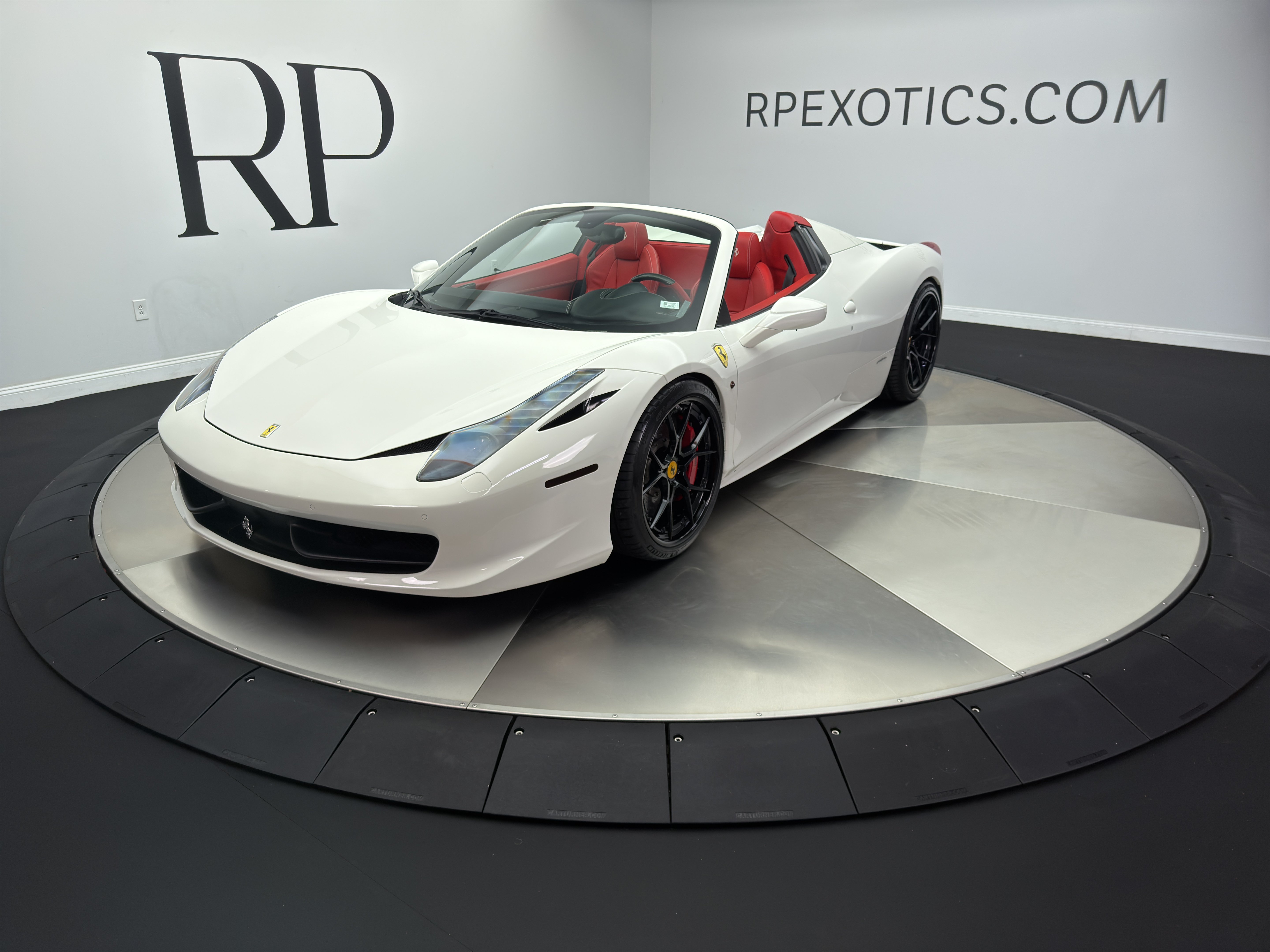 Used 2013 Ferrari 458 Spider RWD image 1