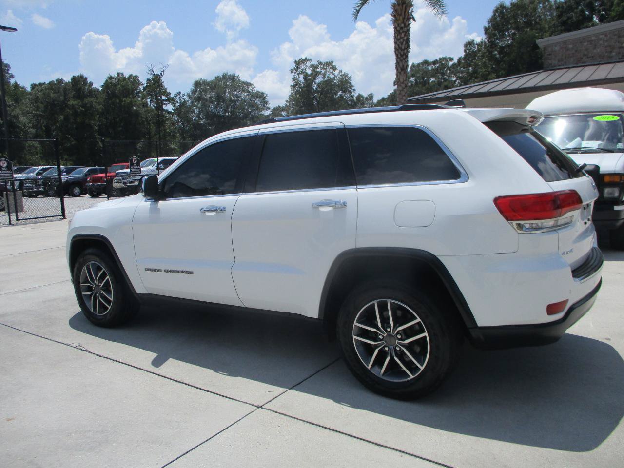 Used 2020 Jeep Grand Cherokee Limited AWD/4WD image 4