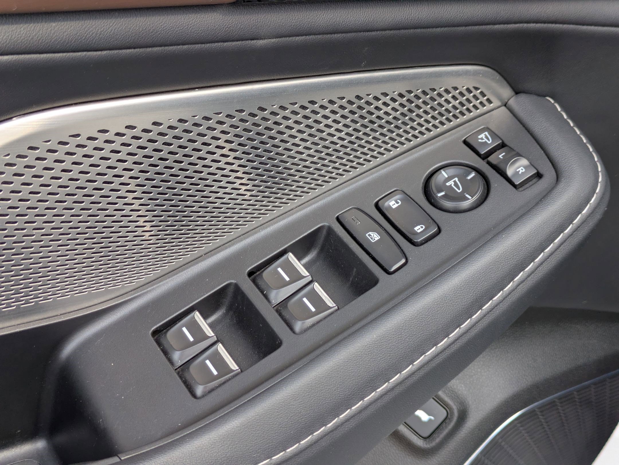 Used 2022 Acura MDX SH-AWD w/ Technology Package image 10