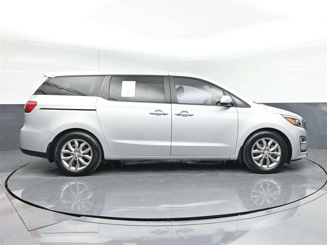 Used 2019 Kia Sedona EX image 4