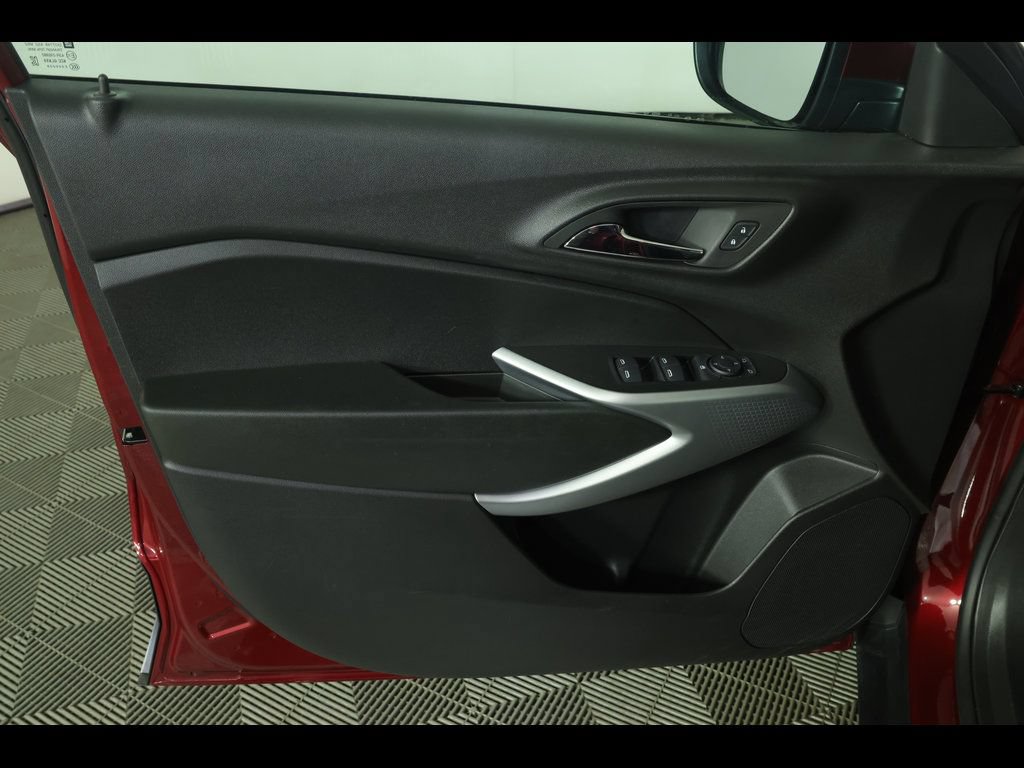 Certified 2025 Chevrolet Trax LS w/ LS Convenience Package FWD image 20