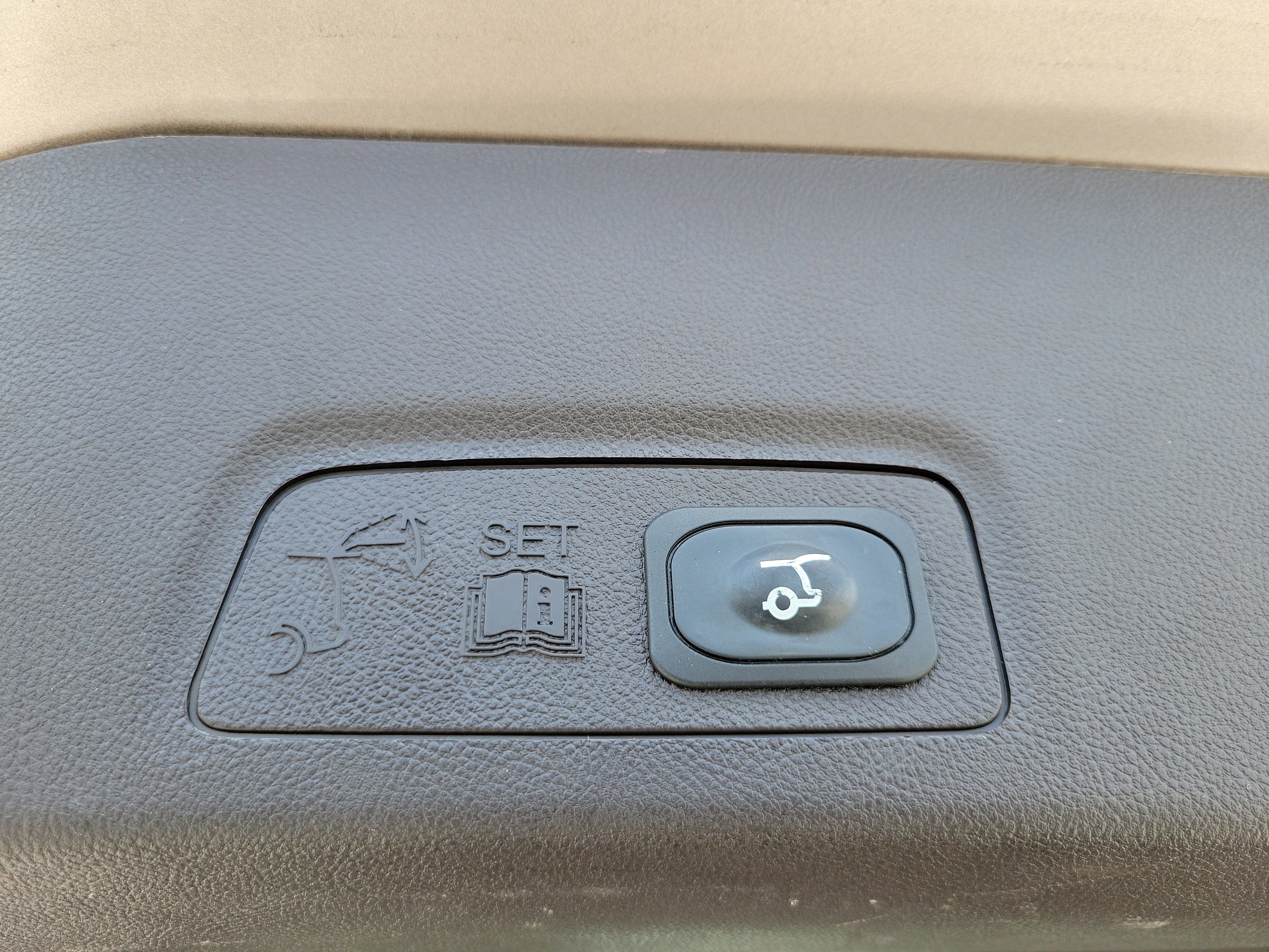 Used 2019 Lincoln MKC Premiere FWD image 16