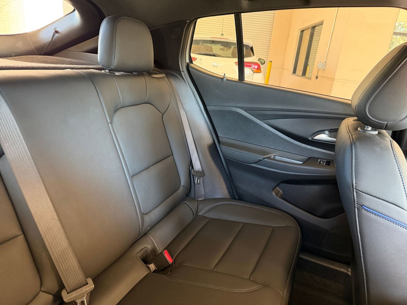 Used 2025 Buick Envista Sport Touring image 32