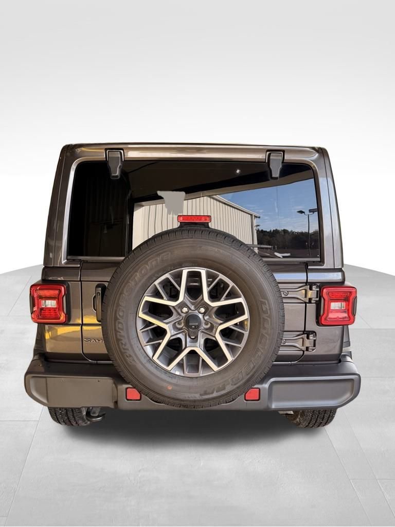 Used 2025 Jeep Wrangler Sahara image 4