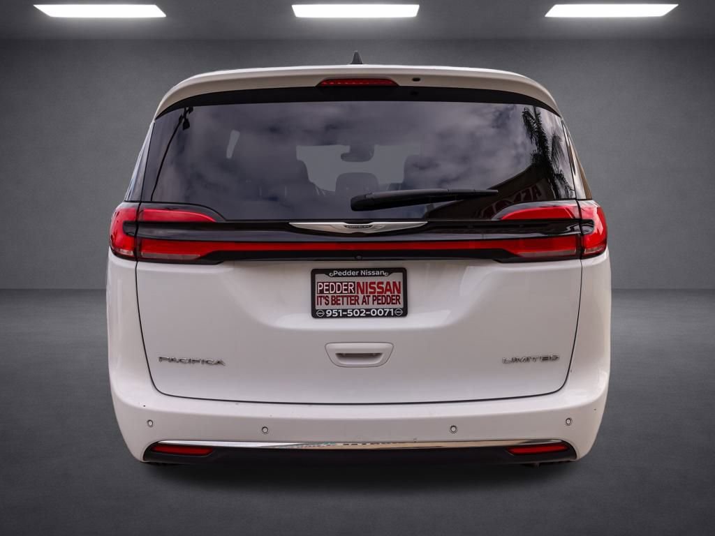 Used 2023 Chrysler Pacifica Limited image 5
