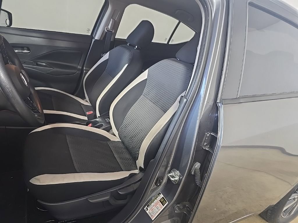 Used 2022 Nissan Versa SV image 18