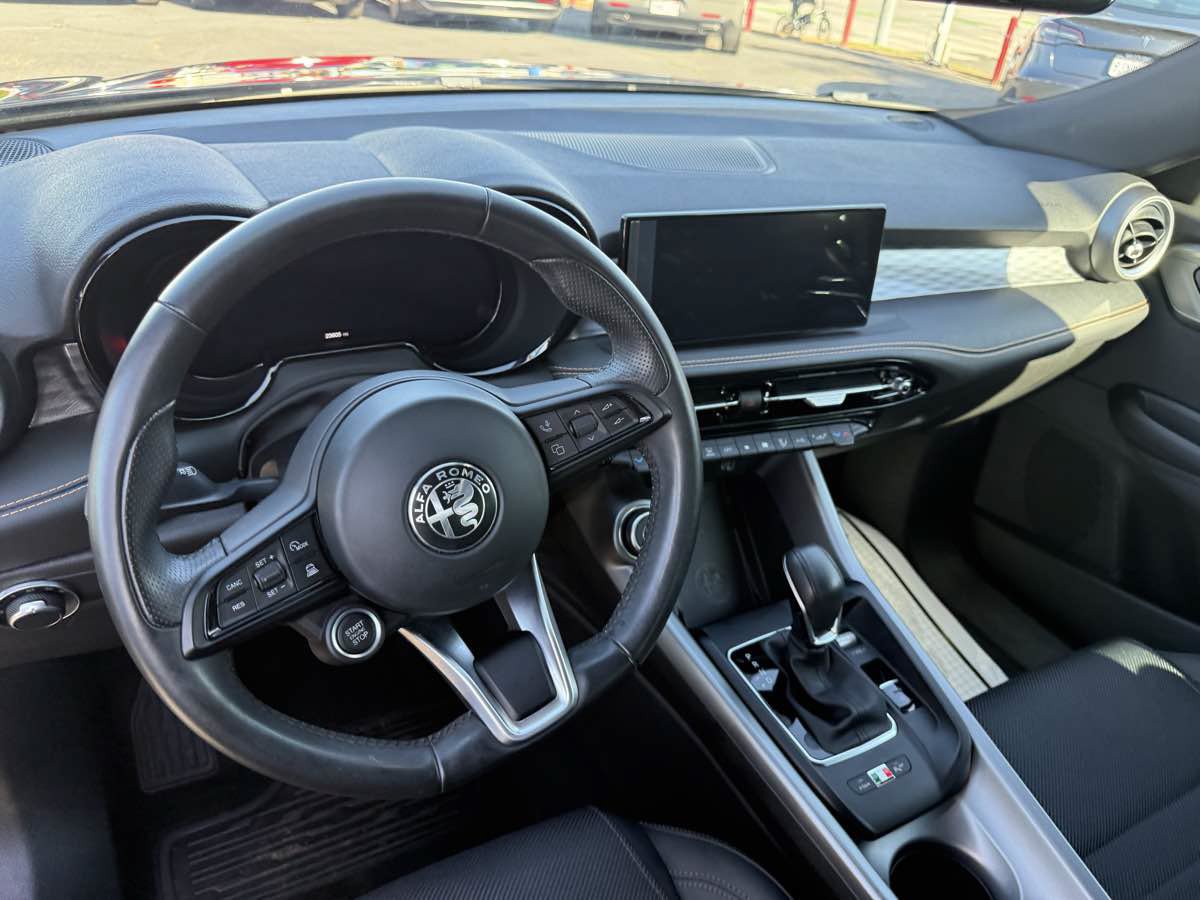 Used 2024 Alfa Romeo Tonale Ti AWD/4WD image 11